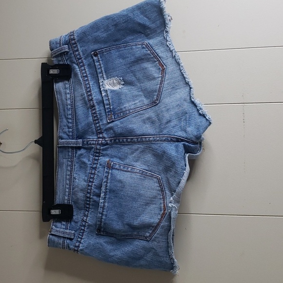 Forever 21 Light Wash Shorty Short Jean  Frayed shorts - Picture 5 of 6